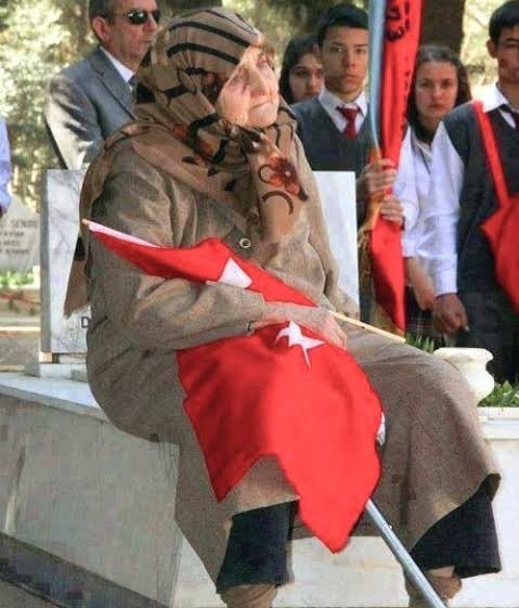 Senin boynunu bükenler gün yüzü görmesin..

#KalbindekiİntikamıUyutmaTÜRK