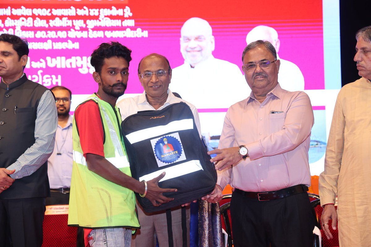 AmdavadAMC's tweet image. Safety Gear Distribution to Safai Mitra
&quot;Ensuring the safety and well-being of our unsung heroes! Today, safety gear was distributed to our Safai Mitras, empowering them to continue their essential work with protection. Let’s keep our city shining while safeguarding those who…