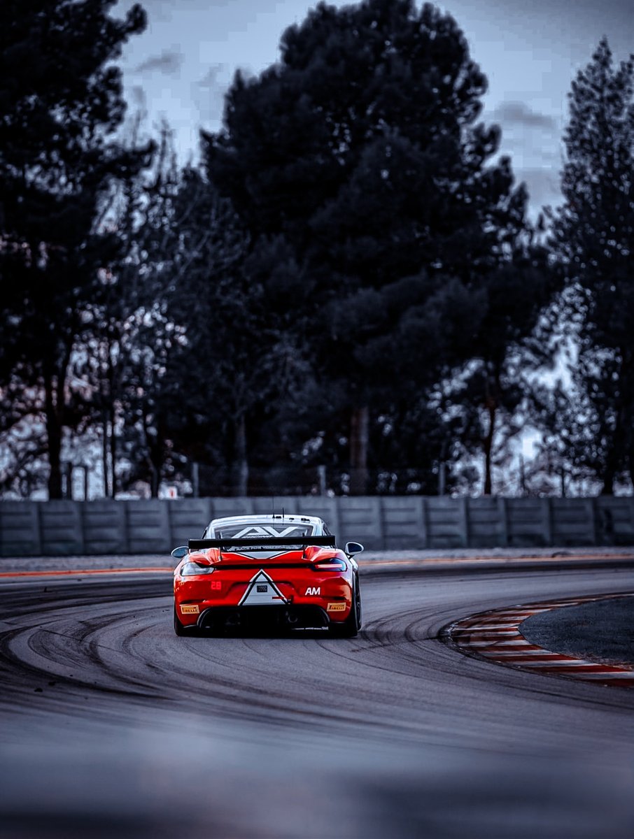 Thalafansml's tweet image. 🔥🔥🔥🔥

#AjithKumar #RomainVozniak #AjithKumarRacing #GT4 #Barcelona #AKRacing #Motorsport #VenusMotorcycleTours #AspireWorldTours