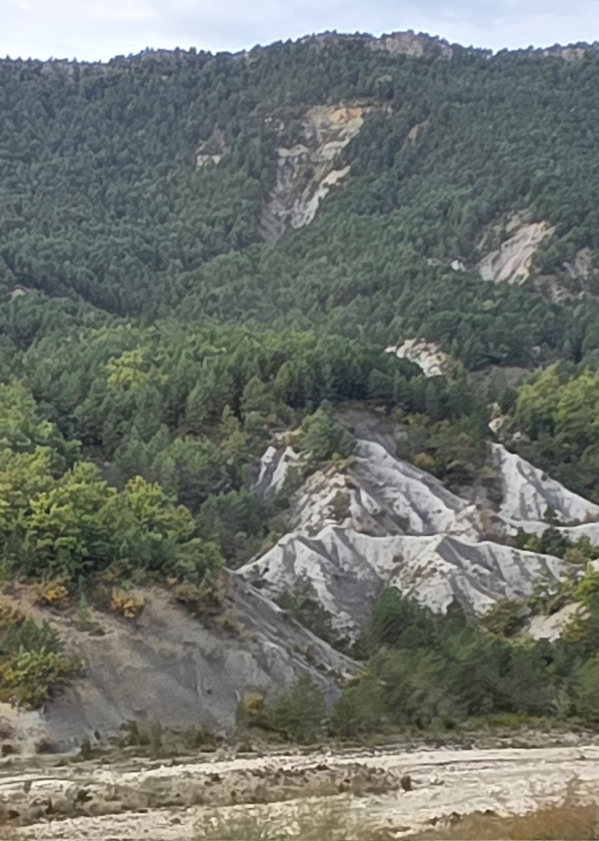 pipapipia's tweet image. Different landscapes. Sandstone rock formations.🩶💚