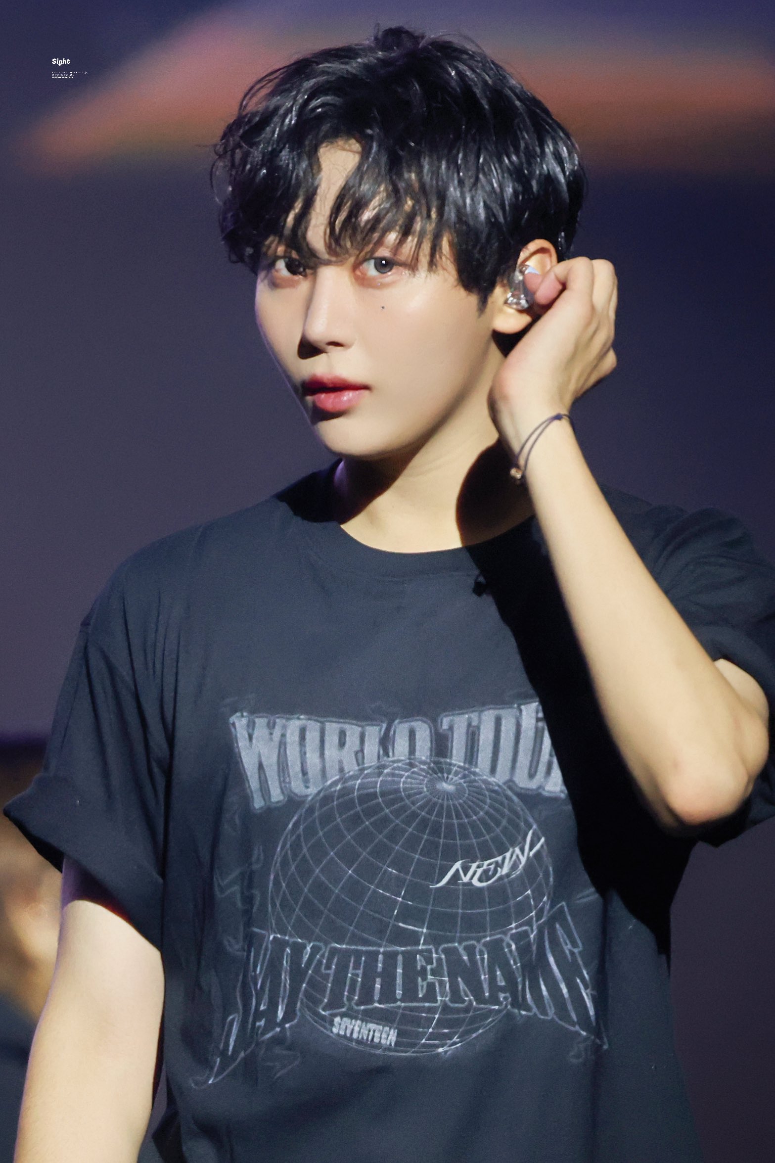 𝑠𝑖𝑔ℎ𝑡 on X: 