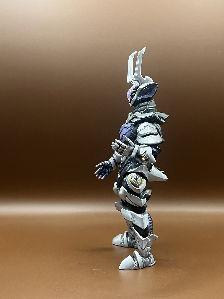 ウルトラアクションフィギュア 殲滅創世体ゾヴァラス リペイント 目