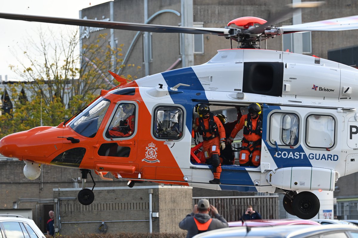 Afgelopen week landde  #kustwachthelikopter voor een oefening op het terrein bij het ziekenhuis in #Sneek