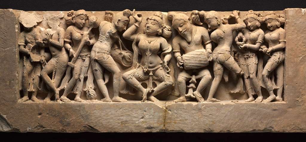 DesiKing_'s tweet image. Dhol was invented by the Mughals 😂 This sculpture is older than your b@rbaric cult.