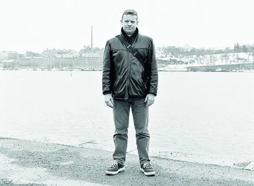 SimonFuglsangSW's tweet image. Vi får aldrig glömma Björn Söderberg.
Den 12 oktober 1999 mördades han i sitt hem i Sätra i Stockholm av tre nazister.
Björn hade avslöja att en aktiv nazist valts in i en fackklubbsstyrelse på sin arbetsplats. För det fick han betala med sitt liv.
#björnsöderberg