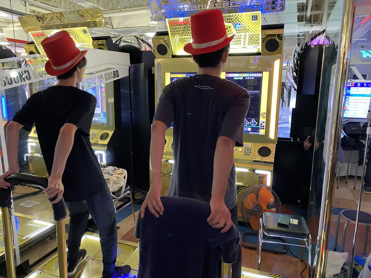 GINXYASU's tweet image. 2日間のチーム練習ありがとうございました！
練習も練習以外も最高の時間を過ごすことができてより強いシルクハットチームになりました🎩🎩🎩🎩

#team_SILKHAT #BPLS5 #DDR
