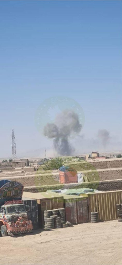 NepCorres's tweet image. Pakistan Air Force has reportedly bombed civilian areas in #Kandhar. JF-17 jets which took off from #Peshawar are currently bombing several locations on Durand line since #Pakistan infantry is unable to reach its posts.

Taliban likely to strike back tonight.