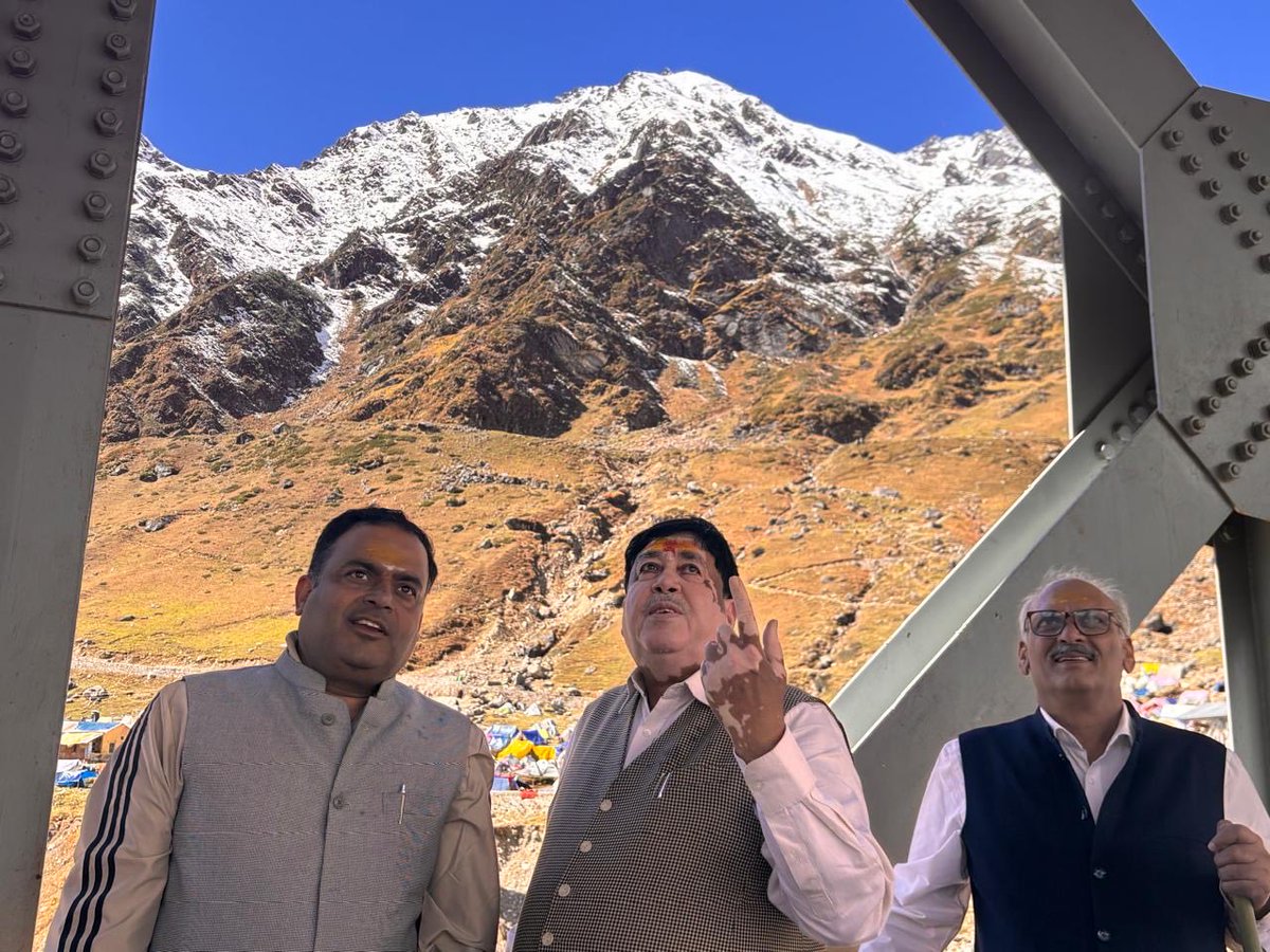 केदारनाथ मंदिर में दर्शन पूजन कर सर्व मंगल की प्रार्थना की। 

हिमालय की गोद में स्थित केदारनाथ धाम — आस्था, शांति और मोक्ष का प्रतीक।

इफको के विपणन निदेशक योगेन्द्रकुमार, NCUI के निदेशक प्रदीप कुमार, स्टेट मार्केटिंग मैनेजर सतीश कुमार उपस्थित रहे।

हर हर महादेव 🙏