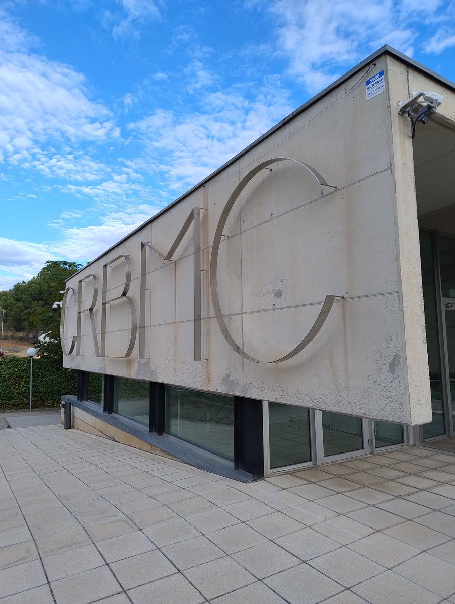 Hay lugares que quieren resultar misteriosos como el CRBMC que no tiene un cartel claro. Este Centre de Restauració de Béns Mobles de Catalunya es una pieza clave del sistema de restauración. Hoy toca visita en estos días de jornadas del patrimonio y no quiero perdermela.