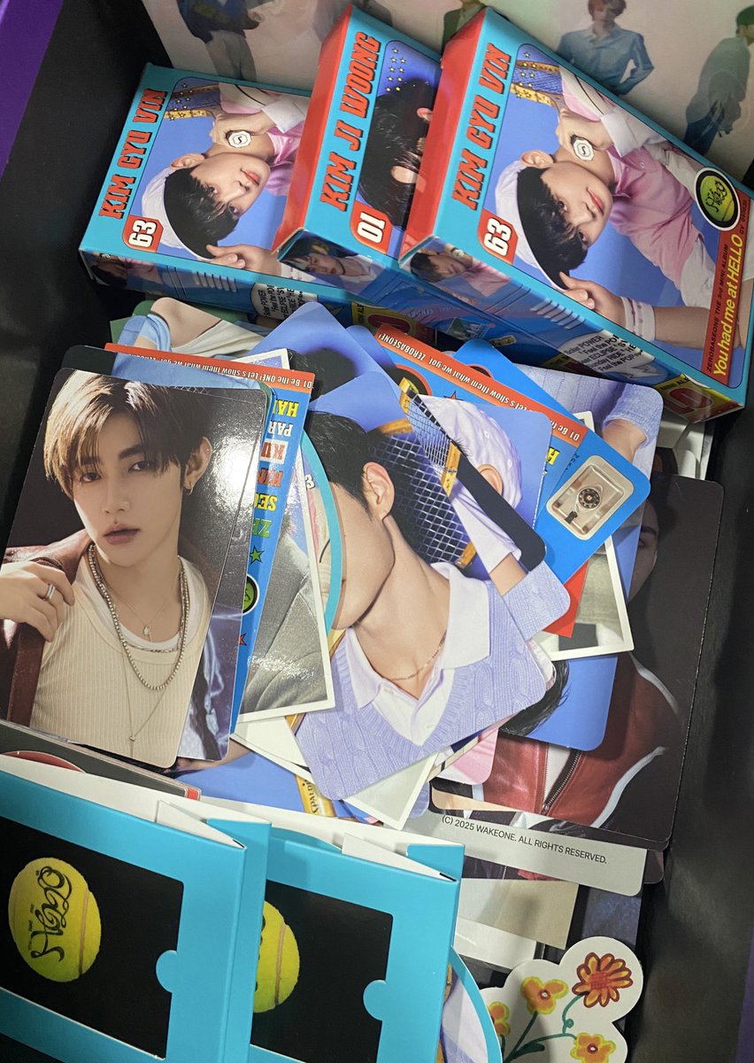 _zb_one's tweet photo. additional freebies for #ZB1inKL !!

🌟official inclusions from zb1 official albums - all member available! 
🌟 rt this tweet and come say hi to me on dday! 
🌟 location and time tba!!

#HEREANDNOWinKL
#ZB1 https://t.co/MUHdg4JHPq