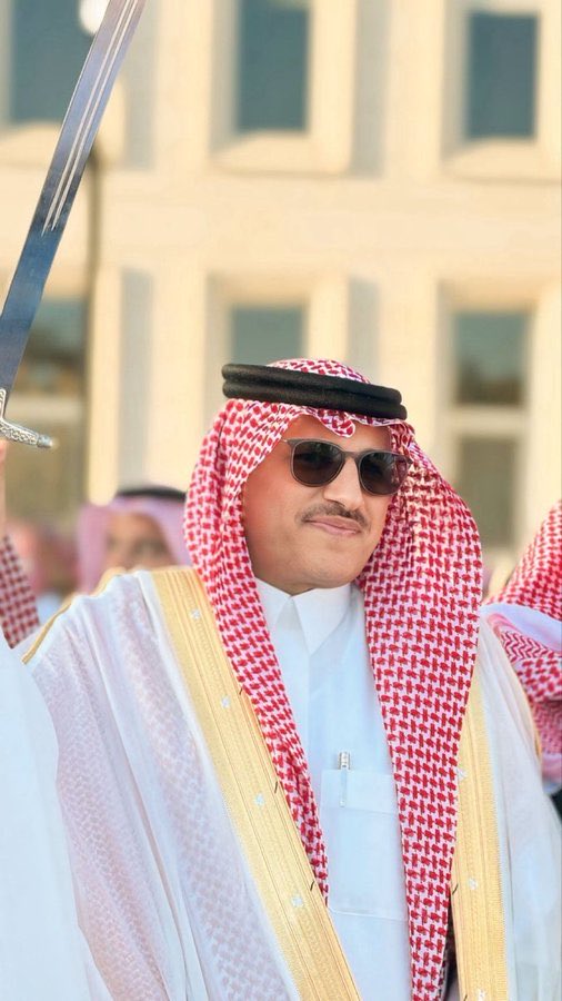 سعاده الاستاذ الدكتور عبدالواحد #الزهراني
احد ابرز #شعراء الوطن <a href="/WdBdalwahd/">عبدالواحد سعود الزهراني</a> 
نعم الرجل ونعم السيره العطره 
ذكره وسمعته الطيبه ومحبته واحترامه عند رجال #القبائل كافه ، الله يبيض وجهه دنيا وآخره ويحفظه من كل مكروه ويستاهل التكريم و التقدير