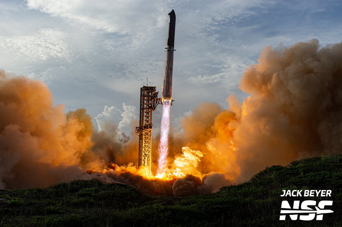 RotemGolan22's tweet image. Best stand alone Image of the Starship Program.