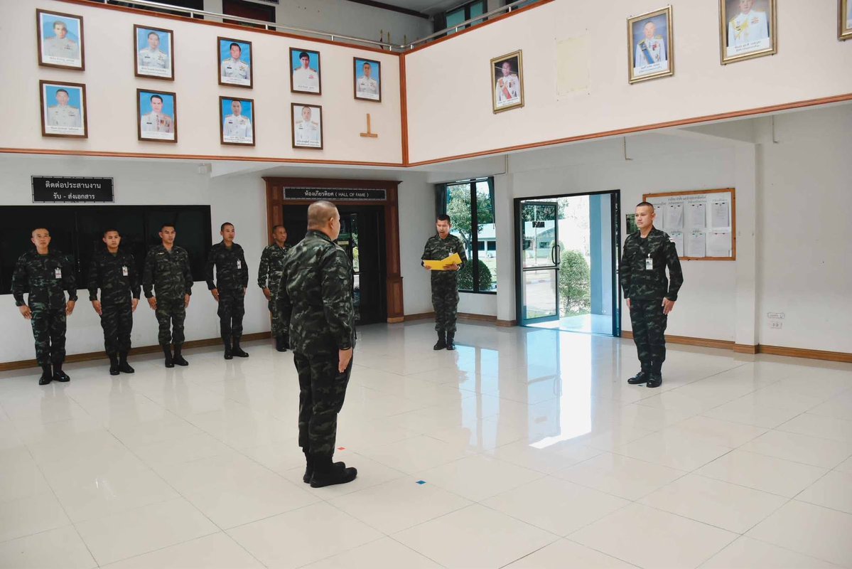 army2pr's tweet image. พ.ท. ณัฐวุฒิ มาฆะเซ็น ผบ.ร.13 พัน.1 เป็นประธานในพิธีมอบเงินกองทุนช่วยเหลือผู้ประสบสาธารณภัย จาก สำนักนายกรัฐมนตรี ในกรณีบาดเจ็บมาก จำนวนเงิน 400,000 บาท ให้กับ จ.ส.อ.อนันตสิทธิ์ เหลาแพง ซึ่งเป็นกำลังพลของหน่วยที่ได้รับบาดเจ็บ จากการปฏิบัติราชการสนามในพื้นที่ชายแดน ไทย - กัมพูชา