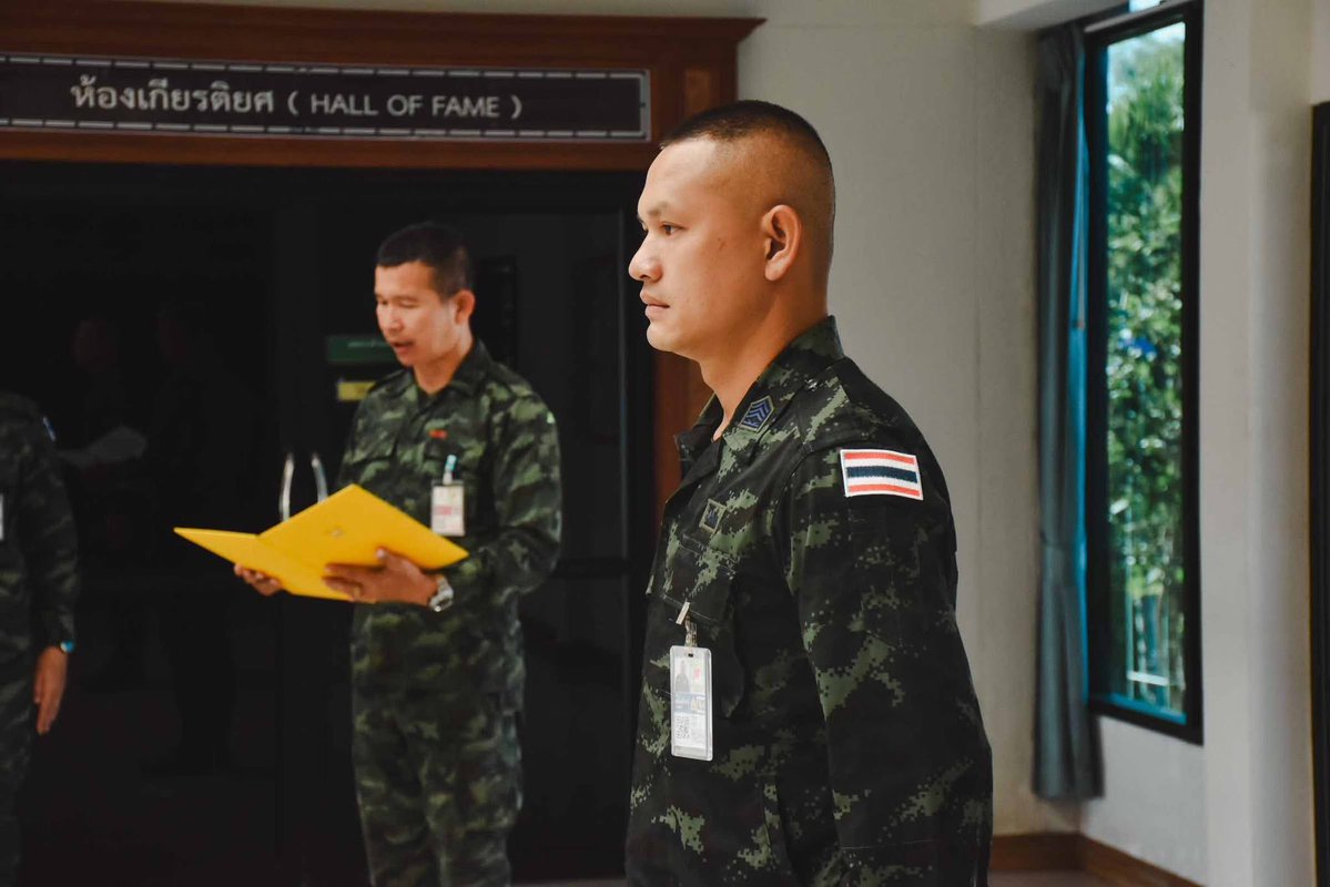 army2pr's tweet image. พ.ท. ณัฐวุฒิ มาฆะเซ็น ผบ.ร.13 พัน.1 เป็นประธานในพิธีมอบเงินกองทุนช่วยเหลือผู้ประสบสาธารณภัย จาก สำนักนายกรัฐมนตรี ในกรณีบาดเจ็บมาก จำนวนเงิน 400,000 บาท ให้กับ จ.ส.อ.อนันตสิทธิ์ เหลาแพง ซึ่งเป็นกำลังพลของหน่วยที่ได้รับบาดเจ็บ จากการปฏิบัติราชการสนามในพื้นที่ชายแดน ไทย - กัมพูชา