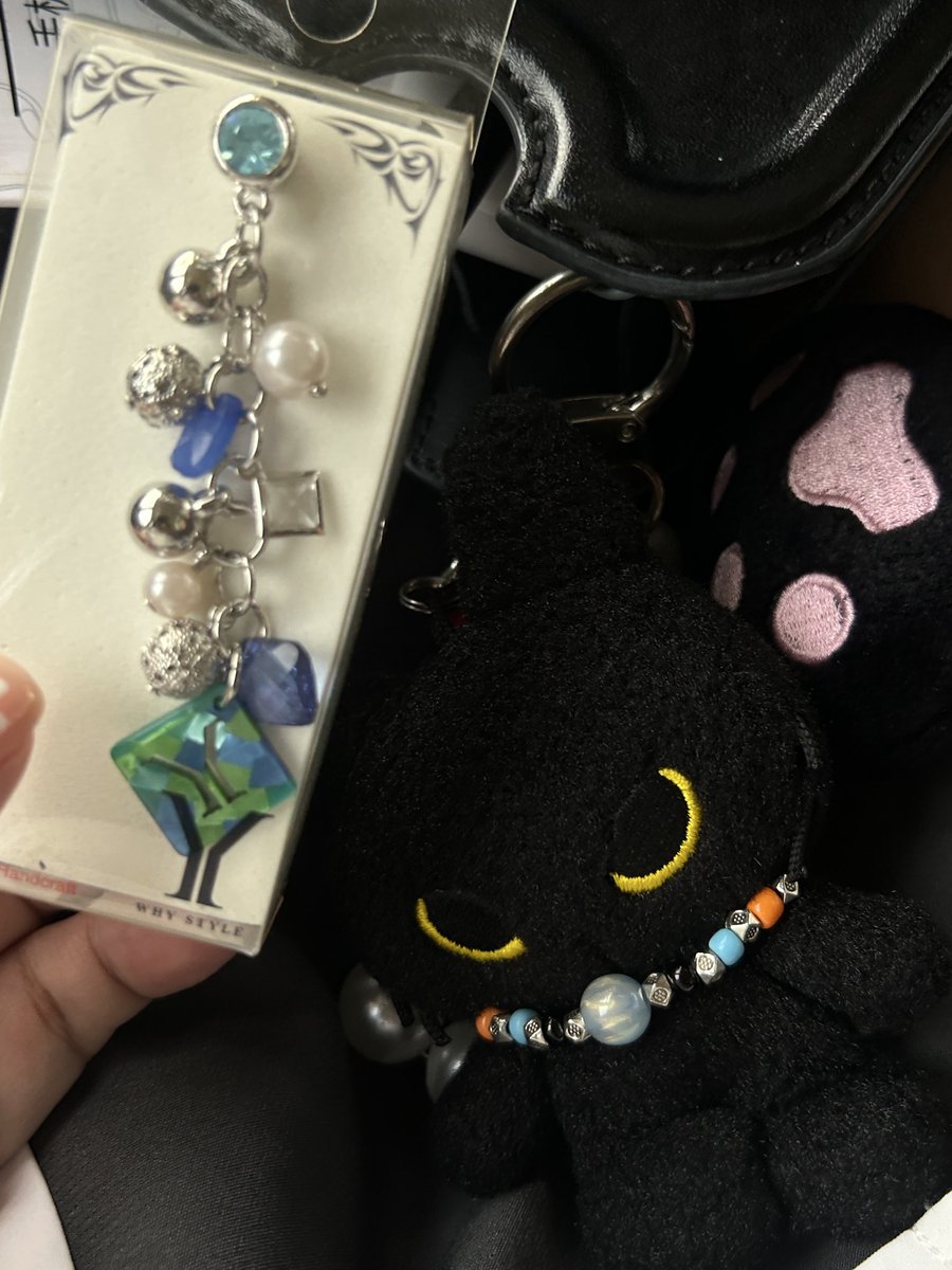 lovely_dajeong's tweet photo. 买到了whystyle earphone cap
我的幸运绿色💚💙
#예성 #YESUNG #whystyle https://t.co/g4XDyjSai0