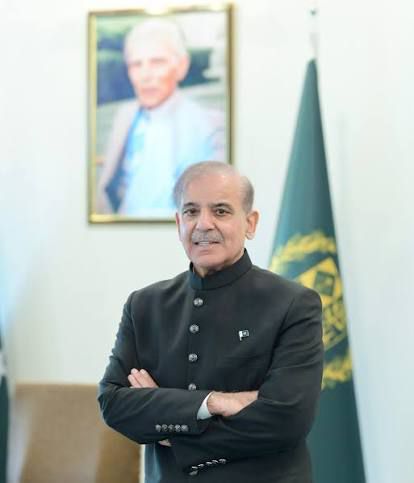 MrImranPk's tweet image. وزیراعظم شہباز شریف نے افغانستان کی سرحدی اشتعال انگیزی کی سخت مذمت کرتے ہوئے کہا کہ پاکستان کا دفاع ناقابلِ تسخیر ہے
انہوں نے فیلڈ مارشل سید عاصم منیر کی جرات مندانہ قیادت اور پاک فوج کی مؤثر کارروائی کو سراہا، مؤکد کیا کہ قوم متحد ہے اور ہر جارحیت کا منہ توڑ جواب دیا جائے گا۔
