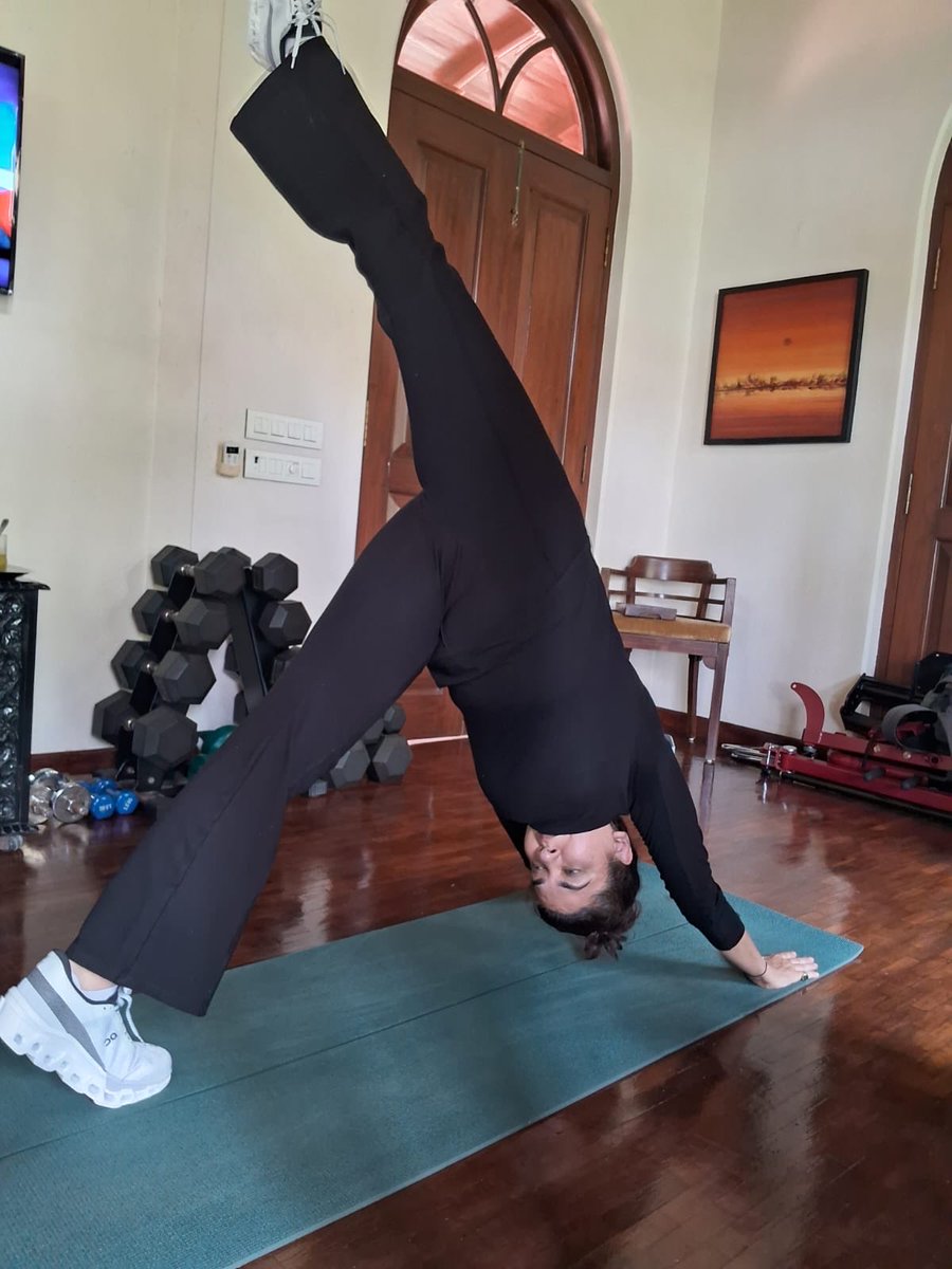 ShainaNC's tweet image. My #yoga posture this Sunday morning , #sundayvibes #SundayMorning