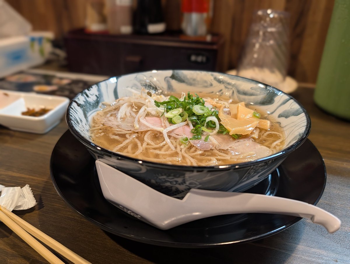 Koudaweee693's tweet photo. 牛骨ラーメン https://t.co/6CKyFkc1je