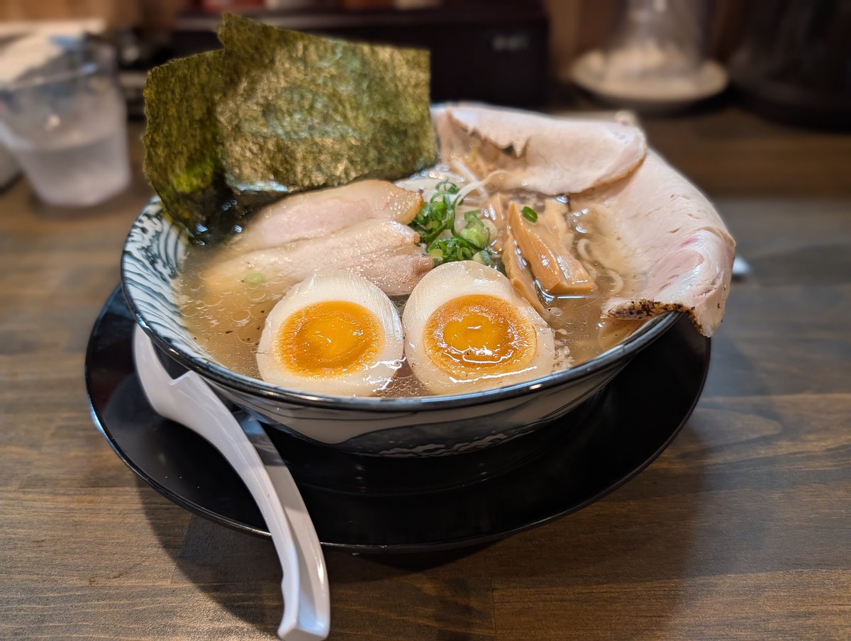Koudaweee693's tweet photo. 牛骨ラーメン https://t.co/6CKyFkc1je