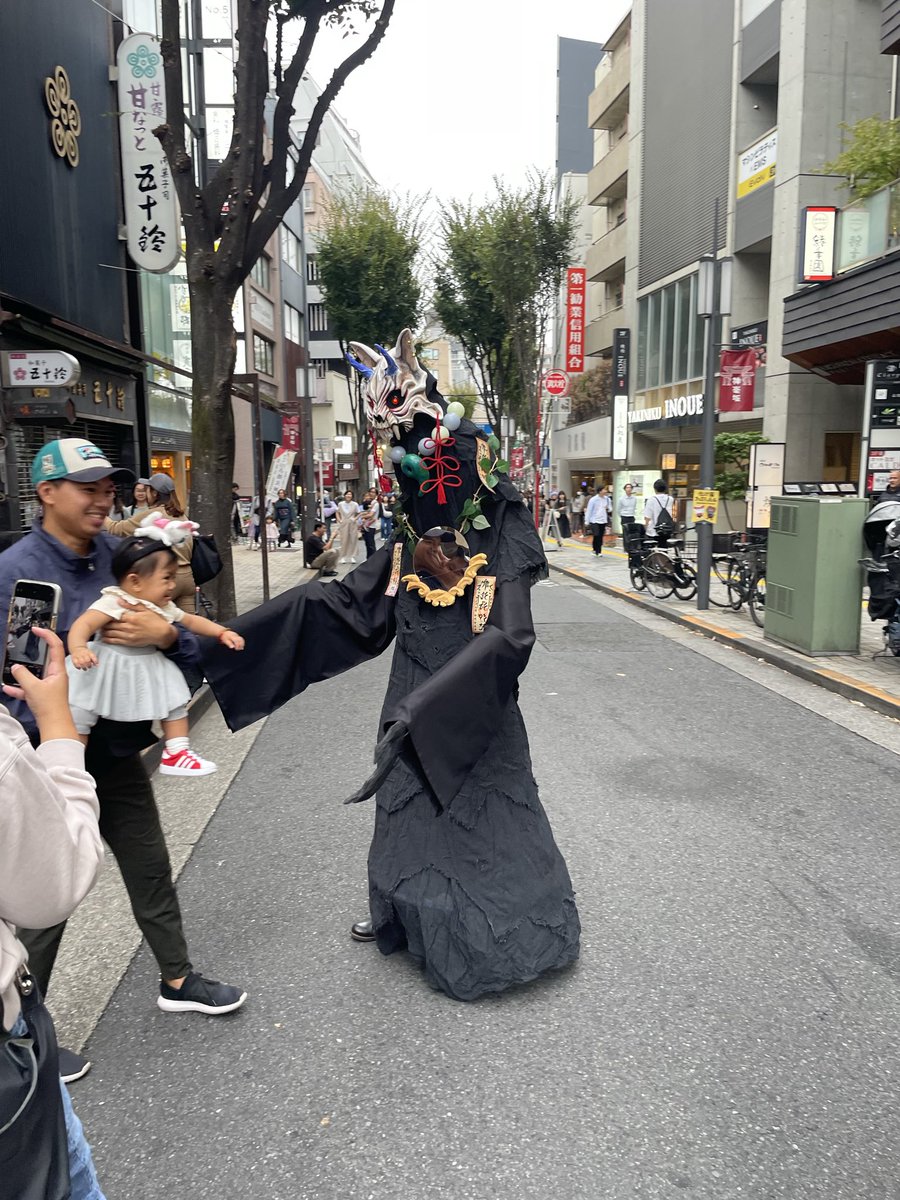 sharingmap's tweet image. 三連休で多くのイベントがある様です。
インキャでも見るだけなら楽しいかも。
外に出れば何かが起こる。
家でネットサーフィンしてても何も体験できないよ。
体験が人の人生を作る。
人生楽しみたければまず家から一歩出る事。
写真は神楽坂の猫コス祭り🐱