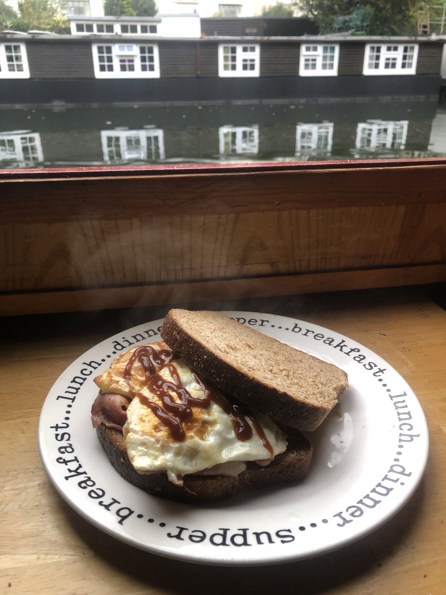 davidjamesLDN's tweet image. Breakfast on the boat this morning is Bacon and Egg Banjo.
Yummy