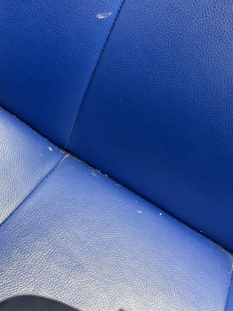 Ongelooflijk hoe smerig de treinen zijn het laatste jaar!! <a href="/NS_online/">NS online</a> en dan is dit nog redelijk 🥴