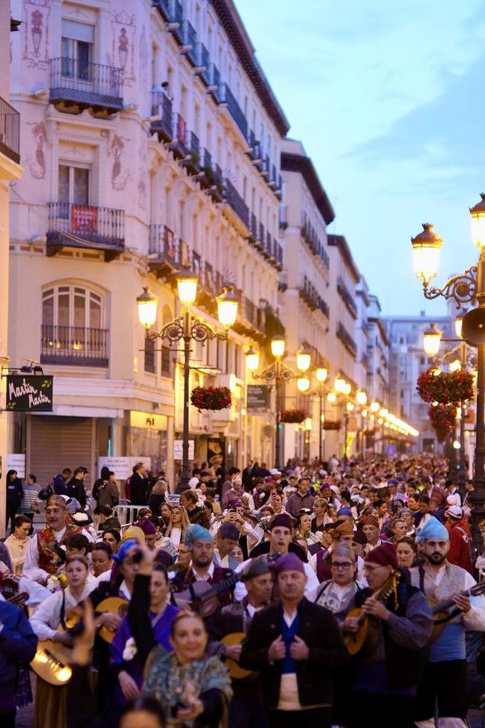 ¡Feliz día del Pilar! 💐

📷 Primeras imágenes de la Ofrenda de Flores. 

#Pilar25 #Ofrenda #ofrendadeflores #Zaragoza <a href="/zaragoza_es/">AyuntamientoZaragoza</a> @zcultura