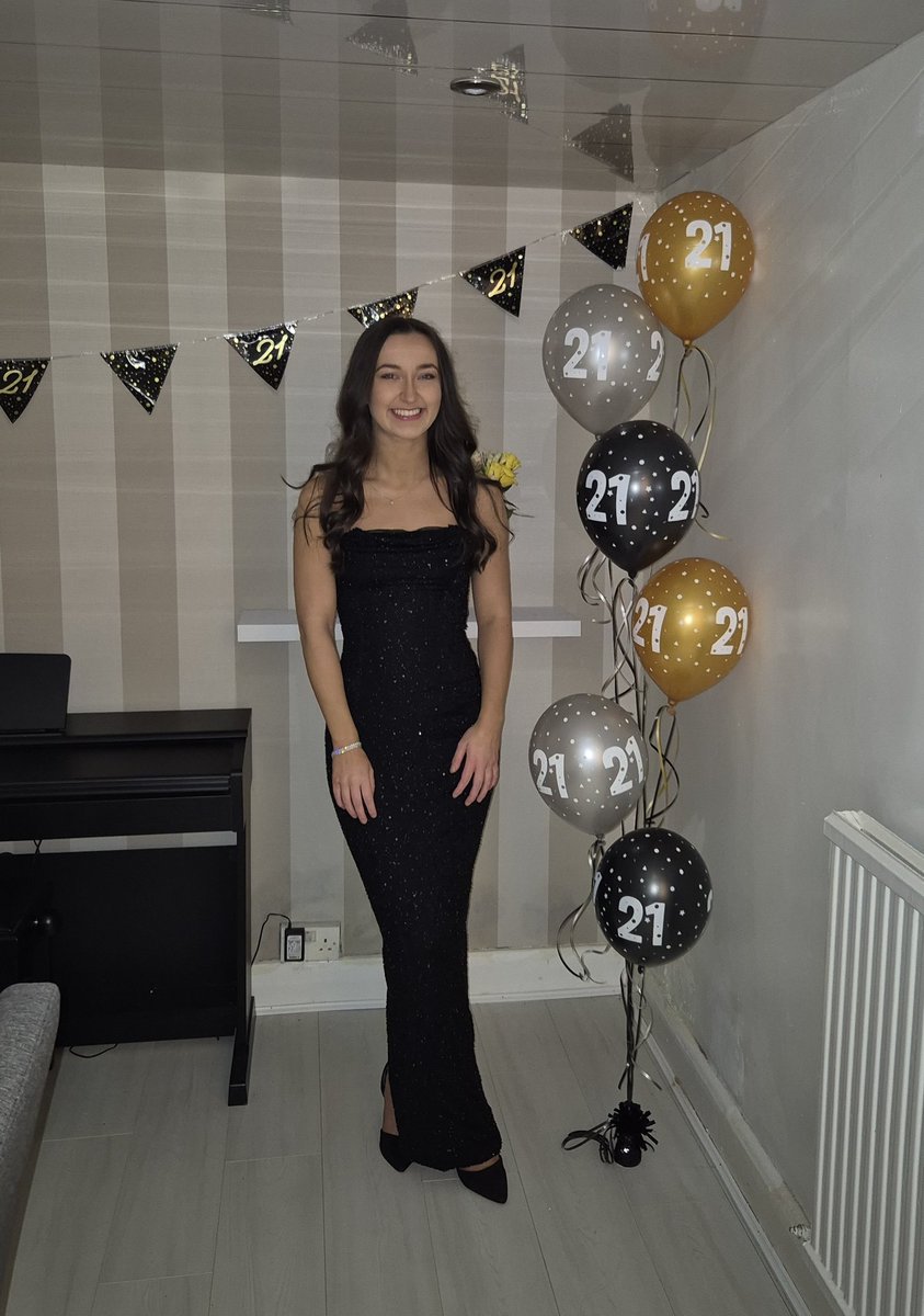 Pauline Scott 🍊💜 tweet media