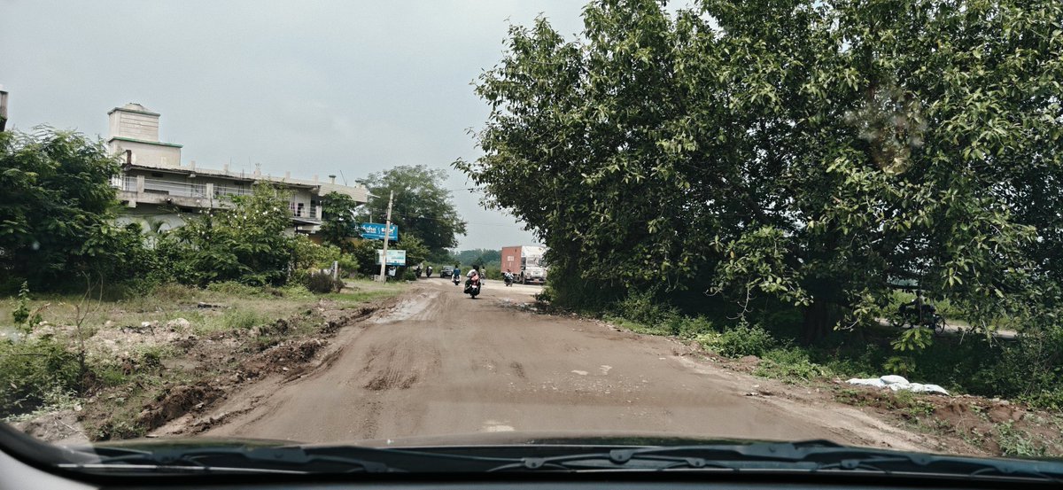 MananmaruMm's tweet photo. So terrible road conditions. Cracks, bumpy uneven road and potholes on the highway from Gopalpur to raipur road at belpadar location, titilagarh, Odisha. #RoadSafety #roaddamage #Odisha #publictransport #NarendraModi https://t.co/txDwRaNuPU