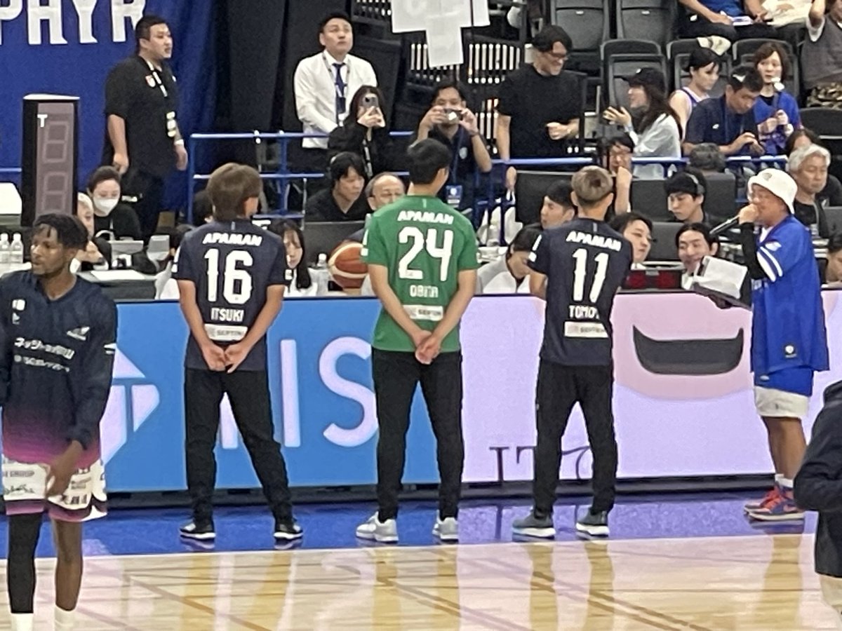 悔しい敗戦🏀
一時は、20点差以上つけて勝っていましたが第４クォーターに同点、さらに５分間の延長で逆転されました。アビスパの３選手は最後まで観戦していましたね。
水曜日は、ライジングゼファー福岡ホーム初勝利を‼️
#ライジングゼファー福岡
#アビスパ福岡