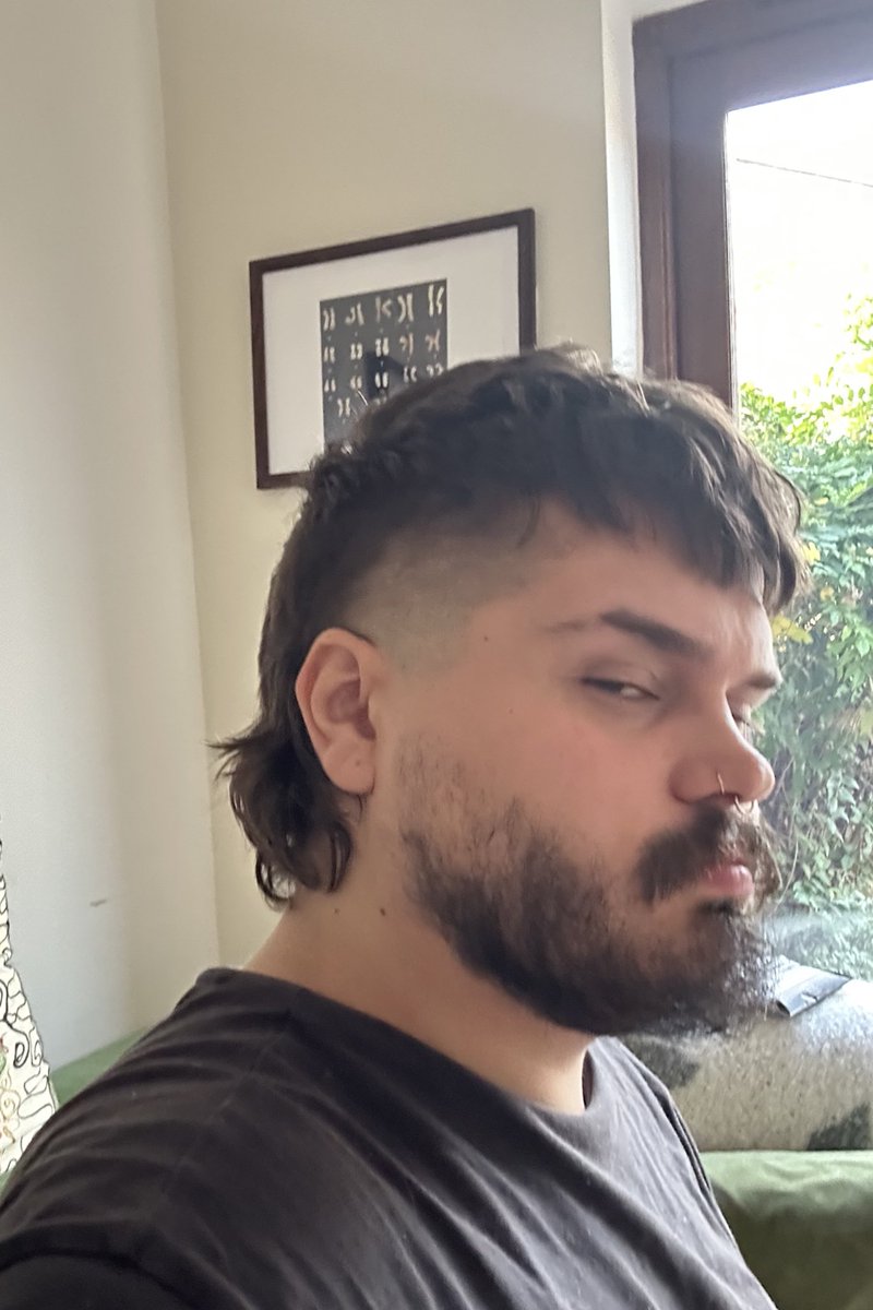 chrlkbrd's tweet photo. can we get a little moment for my haircut? https://t.co/5kHMDCeRYZ