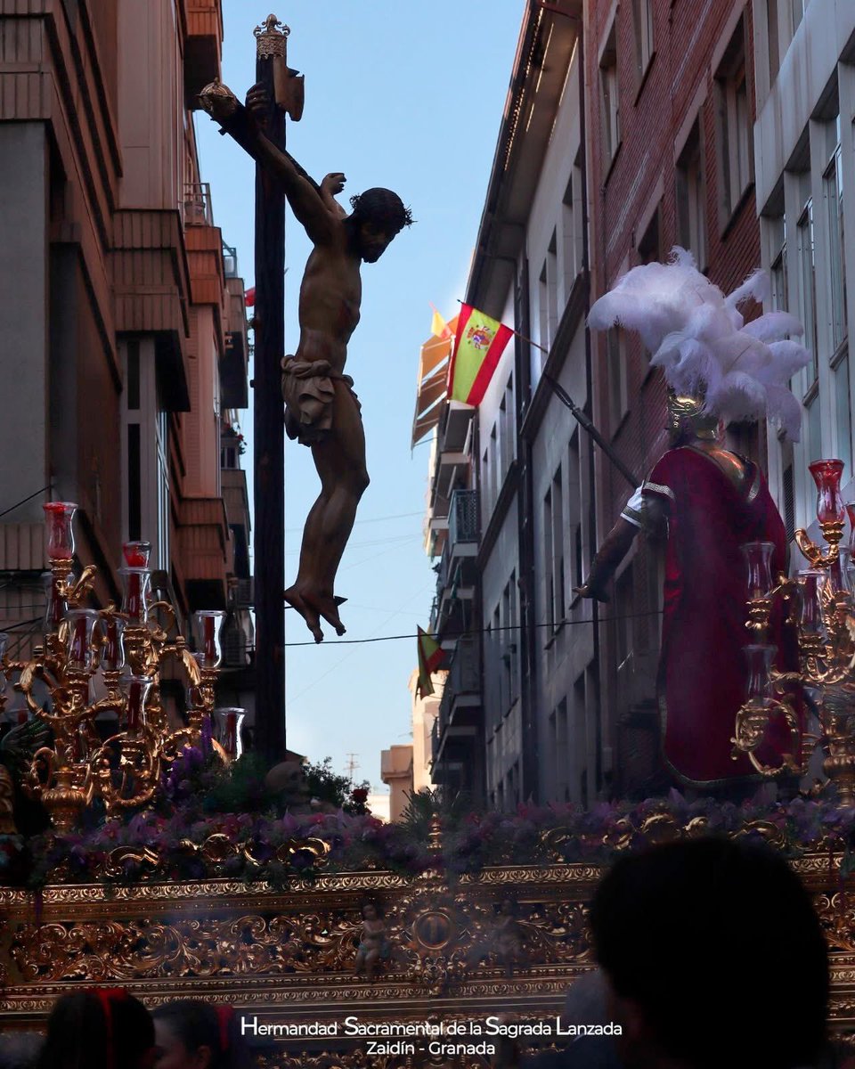 🇪🇸 Tal día como hoy, hace un año, Ntro. Señor Jesucristo en su Sagrada Lanzada era trasladado a la Santa Iglesia Catedral Metropolitana. Aprovechando la celebración de la Fiesta Nacional y de toda la Hispanidad, rogamos que nuestros sagrados titulares intercedan por España.
