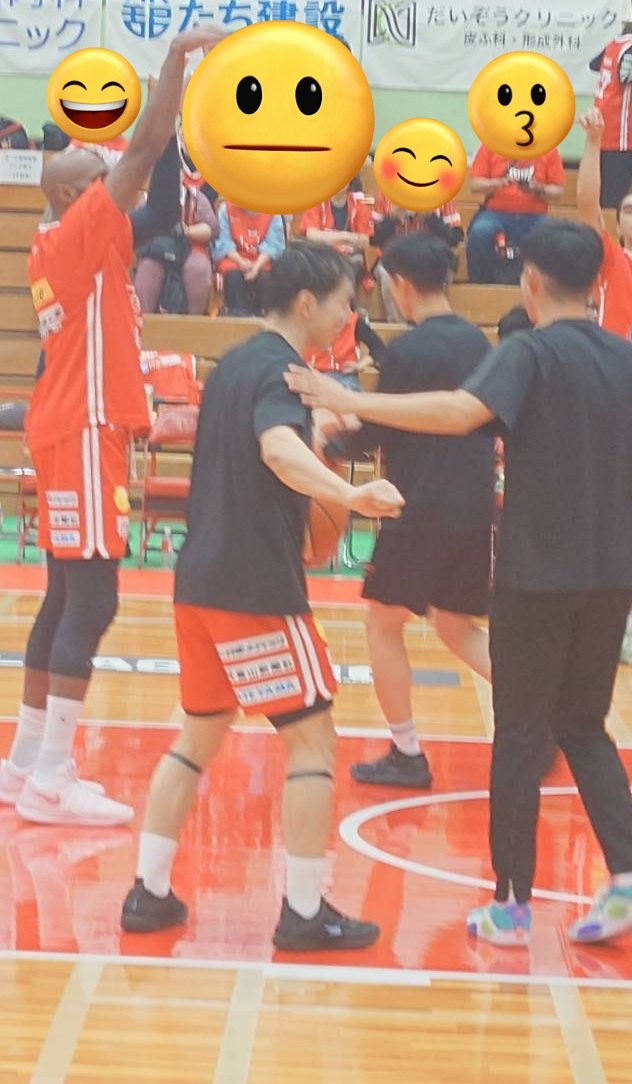 kyodou_hokuriku's tweet image. ２日目終わったけど、 #富山グラウジーズ １日目続き。

選手の練習風景。
唯一の富山出身者、水戸選手。
40歳だけどまだまだファイト！
そして、相手の #川崎ブレイブサンダース も開始。

やがてグラッキーが近くに🐥
かわいい～🤗

続く。

#相互フォロー募集中 
#企業公式相互フォロー