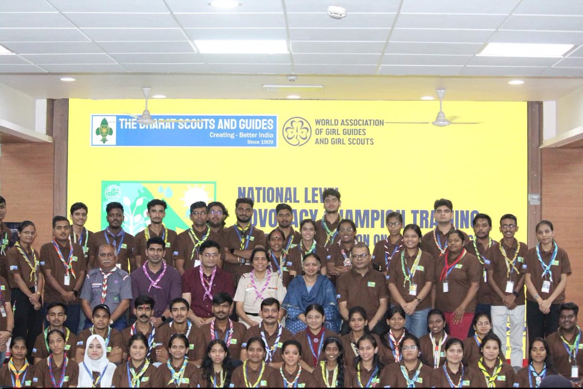 NorthCentralRa1's tweet photo. members from N.C.Railway Scouts &amp; Guides were selected for the National Level Advocacy Champions on Climate Change training held from 9–11 at Delhi Headquarters.These children are now spreading climate change awareness in Prayagraj,which is a matter of pride.@CPRONCR @drmncrald https://t.co/eVFl20bD6g