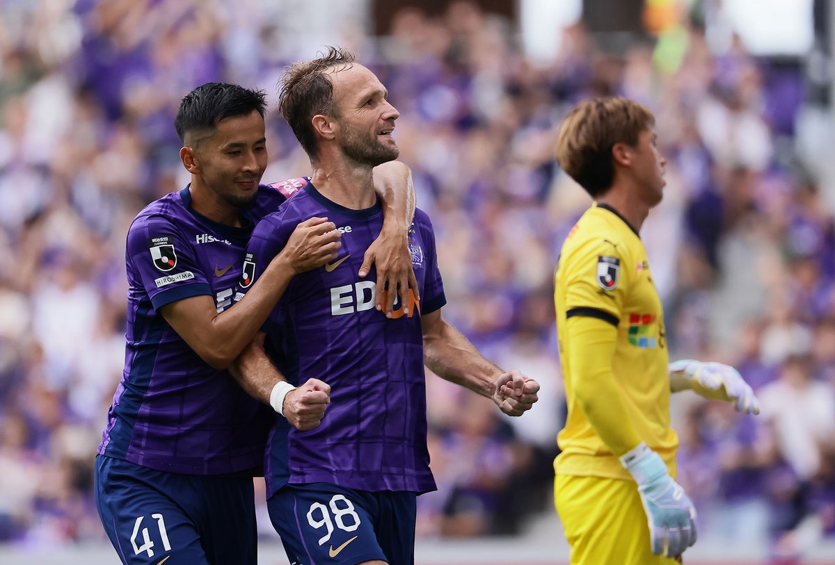 サンフレッチェ広島　ウィンドブレーカー（ルモスアロー）バイオレット　L ウィンドブレーカー（ルモスアロー） バイオレット