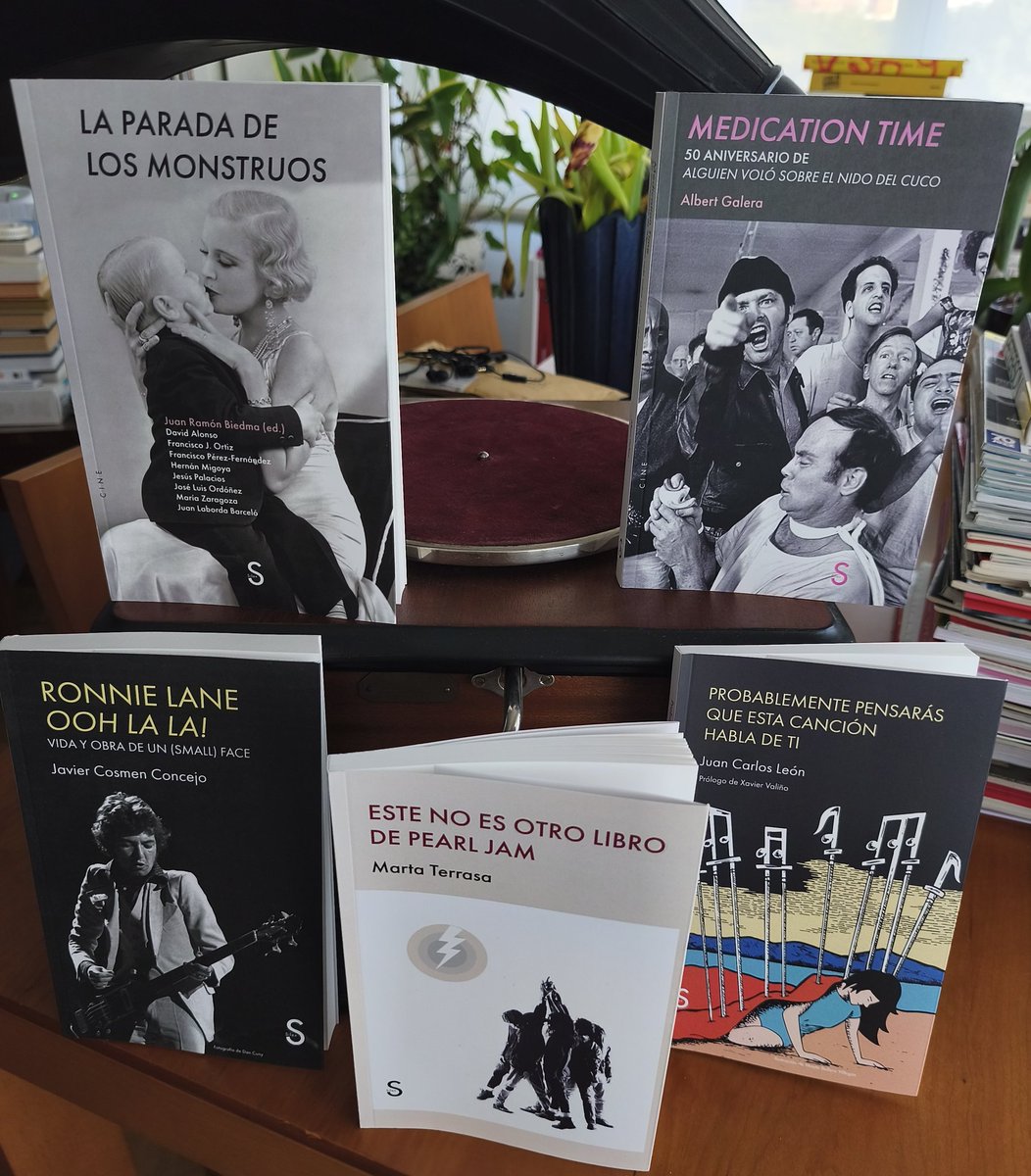 TONI CASTARNADO (@tonicastarnado) on Twitter photo De la oficina de Sílex me traje, ya en papel, nuestros últimos títulos. Tras cada uno de esos libros hay muchas horas de dedicación, concretar con los autores hasta el ultimo detalle y, una vez los tenemos, empezar a moverlos. En pocos días, nueva tanda para completar campaña. De la oficina de Sílex me traje, ya en papel, nuestros últimos títulos. Tras cada uno de esos libros hay muchas horas de dedicación, concretar con los autores hasta el ultimo detalle y, una vez los tenemos, empezar a moverlos. En pocos días, nueva tanda para completar campaña.