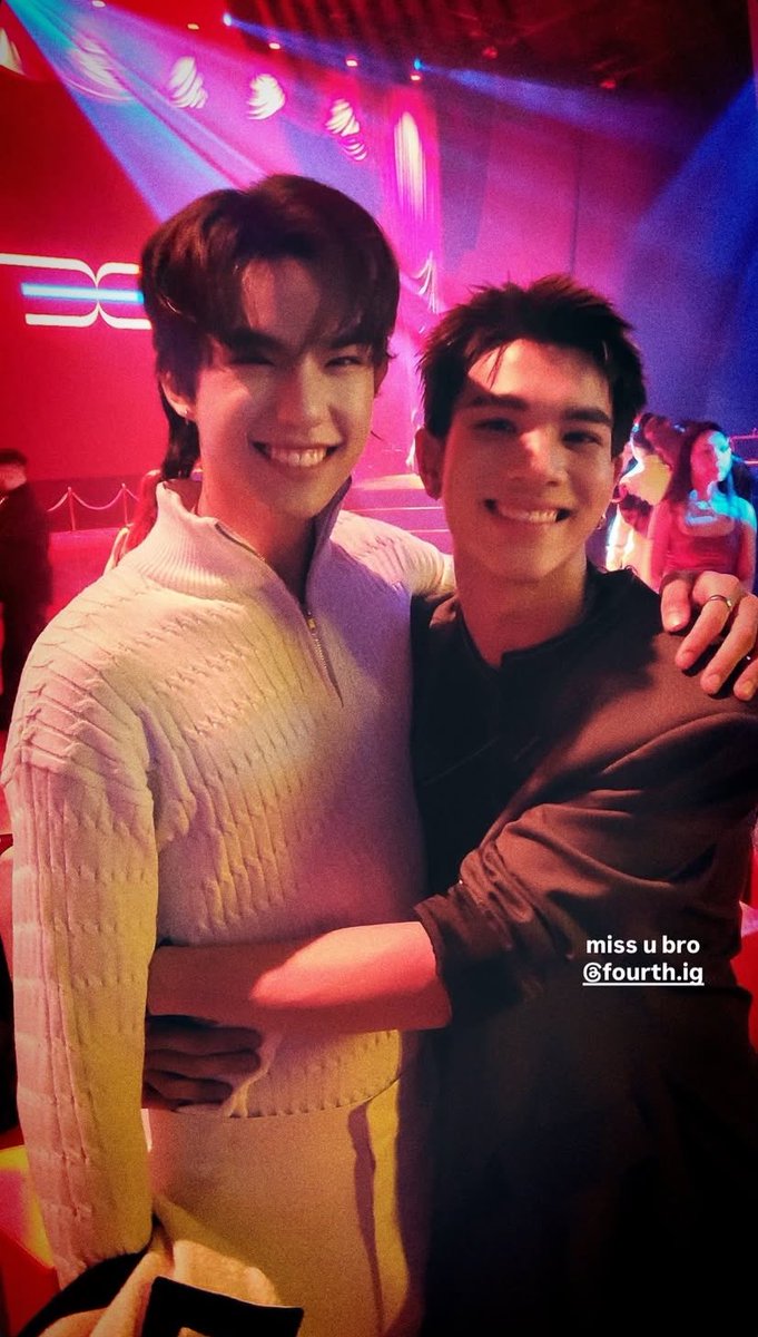 ForSupFourth's tweet image. Miss u bro ( ว้ายยตายต้าวบ้า) 🩷
#HOMECOMING_PARTY

2025-10-12
[Update Story IG] bonusbanos / fourth.ig 

@tawattannn
#Fourthnattawat #โฟร์ทณัฐวรรธน์