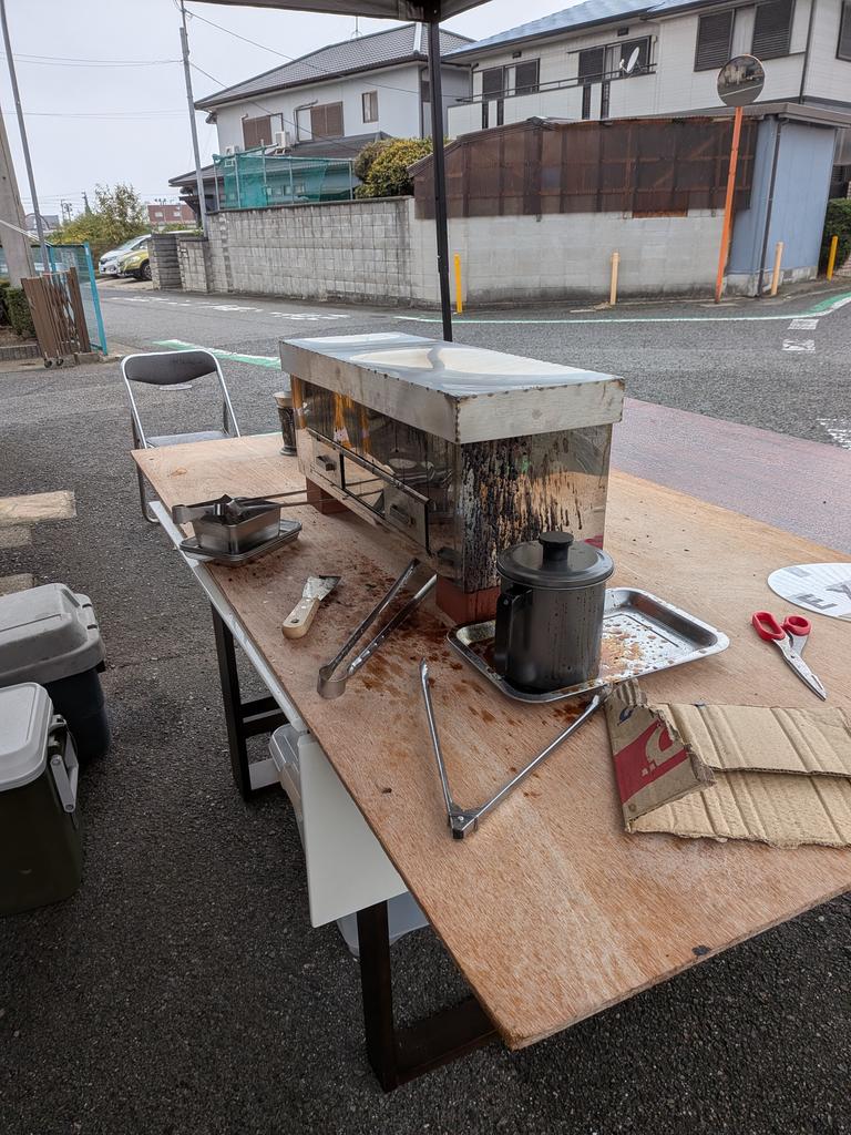yoshi_everfree's tweet photo. 地元自治会のイベントに呼ばれて焼き鳥出店！
忙し過ぎて、笑えるを超えて泣きそう🤣
雨で休憩でやっと一息〜 https://t.co/KeWGwPYwDC