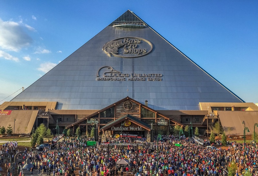 artrocks8's tweet photo. @Rainmaker1973 We built a pyramid and used it to sell guns and fishing boats

It had a crystal skull at the top

America! https://t.co/awigZnNYsB
