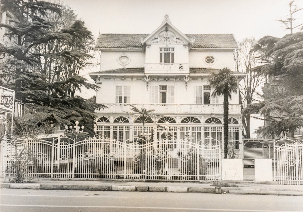 II. Abdülhamid’in terzisi Jean Botter’in Fenerbahçe’de yer alan sayfiye köşkü, 1993.

Müfid Ekdal’ın notlarına göre, Jean Botter’in 1917’deki vefatından sonra köşk eşi Marie Botter’e kalmıştır. Marie Botter de, 1931 yılında evi Nurullah Sami Bey’e satmıştır. Nurullah Sami Bey’in