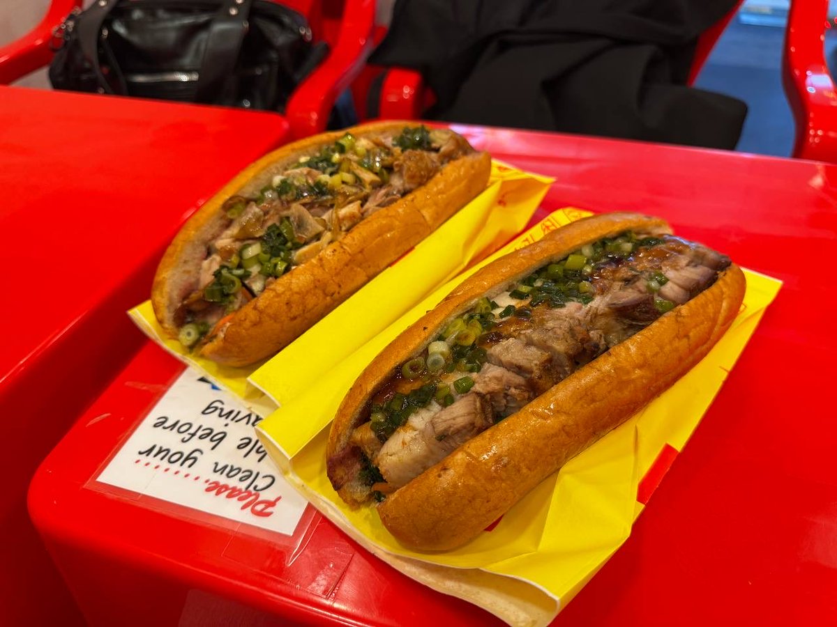 SnowedBun's tweet photo. banh mi review!

oh my god. the pictures does not do it justice IT WAS HUGE. i’m talking twice the size of my forearm. i got salt baked chicken while bf got roasted pork and both were amazing. 

continuing the rest in comments! https://t.co/nRnSo0GgrJ