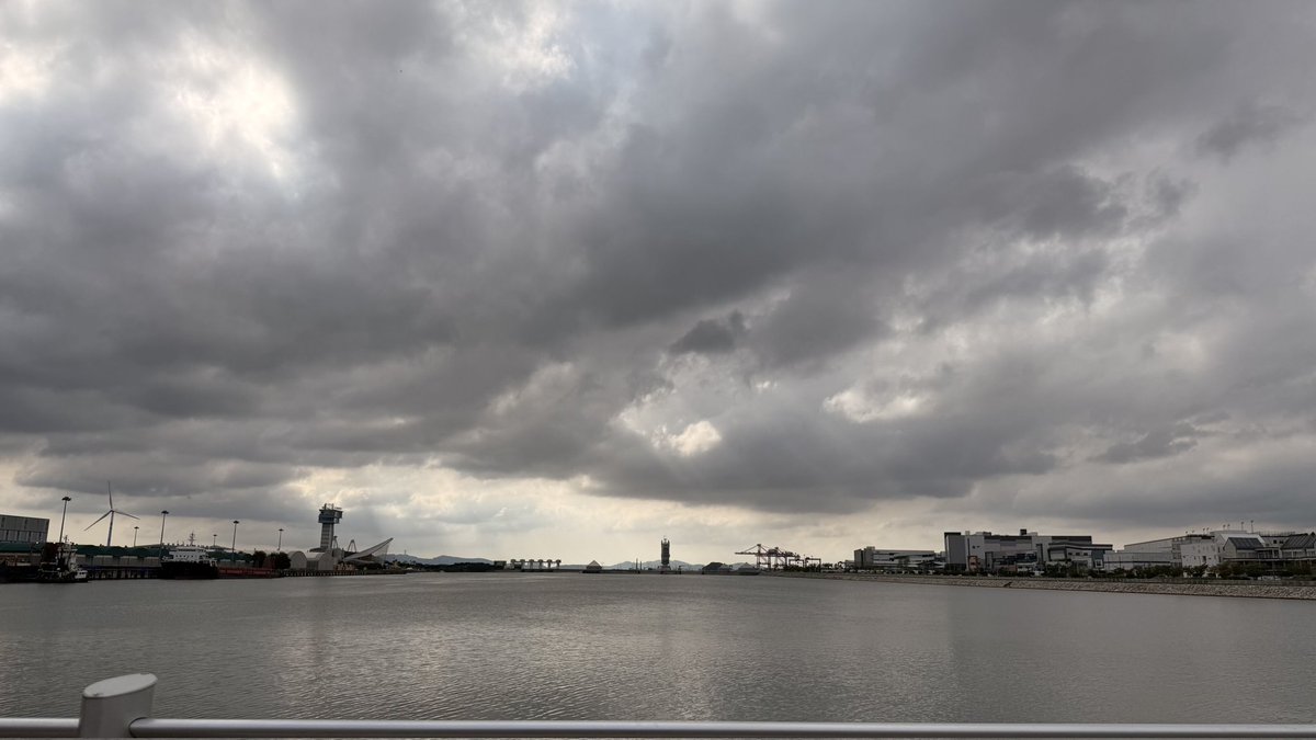 주말에는 라이딩하기
수술 후 처음 도착한 서해아라쉼터 
수술 후 자전거 작년에 한번타고 올해는 이제 2번째네....
앞으로 자주타자...
스트레스해소 완료ㅎ
#아라뱃길 #팻바이크