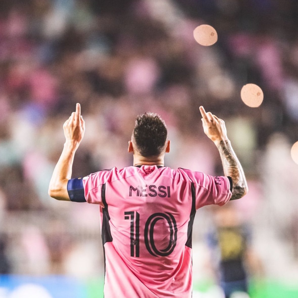 big_frankie_2k's tweet image. 🔥 Messi’s MLS season:

⚽️ 27 games
🥅 26 goals(0 penalty goals)
🎯 15 assists
📌 41 G/A
👌 27 big chances created

Unreal stats for anyone else but for Messi it’s just another seasonal routine. 🐐