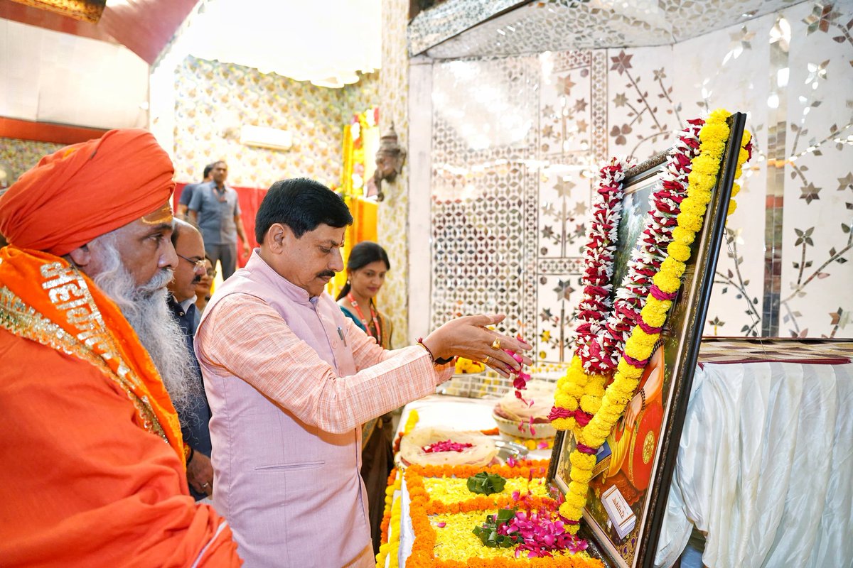 DrMohanYadav51's tweet image. समाज के सभी वर्गों का हो रहा समग्र उत्थान...
महर्षि वाल्मीकि प्रकटोत्सव के उपलक्ष्य में आज भोपाल में आयोजित समरसता सम्मेलन को संबोधित किया। वाल्मीकि जी ने भगवान श्री राम जी के आदर्शों को जन-जन तक पहुंचाकर समरस समाज बनाने में अतुलनीय योगदान दिया।
इस अवसर पर श्री क्षेत्र वाल्मीकि…