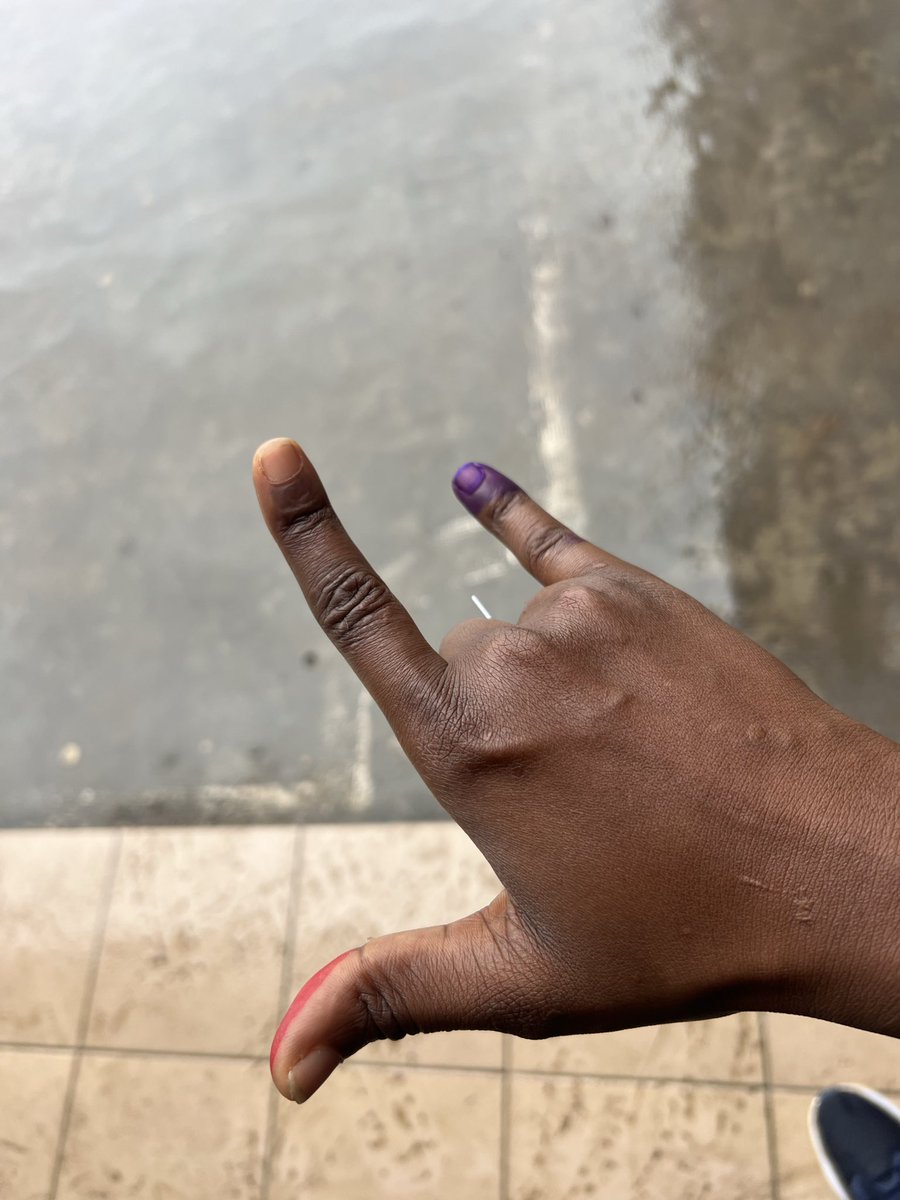 WithJustMG's tweet photo. J’ai voter 
Maintenant 
On Control le Vote 
#election #Etoudi2025 https://t.co/4RTzKRsE21