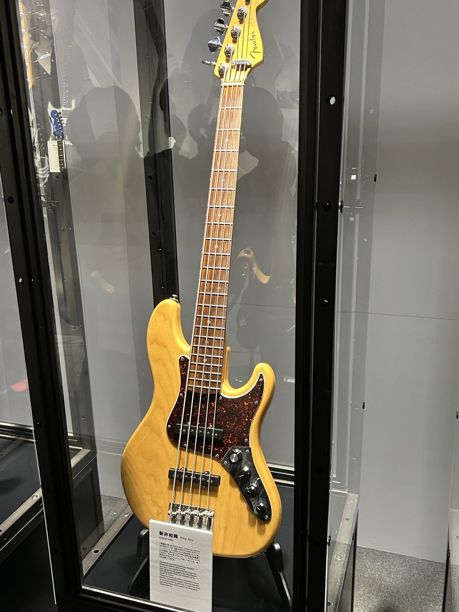 Ryusei_Gnu's tweet image. Fender見てきたが、ギターが欲しくなってくるな。
常田、新井目当てで行ったが、内田怜央も見れちゃった。最高。
普通にFlashのLIVE映像流れてたんでヌー民は行ったほうがいいですよ！
#Fender #KingGnu #Kroi