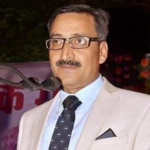 Profdilipmandal's tweet image. ग्वालियर का मेन मुद्दा ये है कि संविधान लेखन में बीएन राऊ की क्या भूमिका थी और क्या उन्हें बाबा साहब के बराबर रखा जा सकता है. 

मेरे पास इस विवाद का एक समाधान है.

इसे भारत की प्राचीन परंपरा यानी शास्त्रार्थ के जरिए निष्कर्ष तक पहुंचाया है. ये हिंदू और बौद्ध दोनों में मान्य विधि…