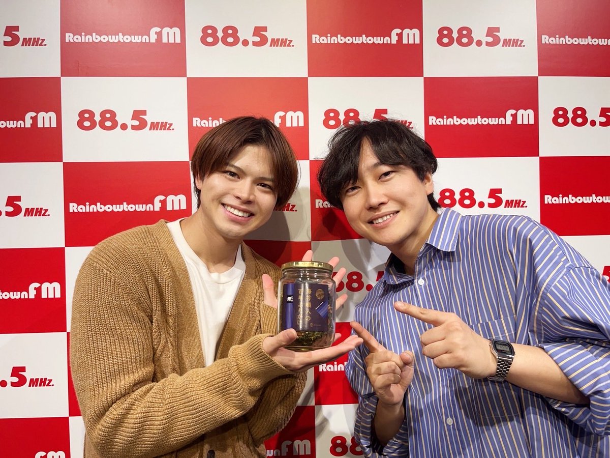 adachi_yuya's tweet image. #レインボータウンFM
『#のりのりフロンティア』さんに
ゲスト出演させていただきました🙇🏻‍♂️
楽しい時間ってあっという間ですね。
お酒の話とかアニメの話とかもっとしたかったなぁーと。
今度はゆっくりお二方とお話ししてみたいです！

MCの平川七勢さん、
アシスタントの碓氷麗さん、…