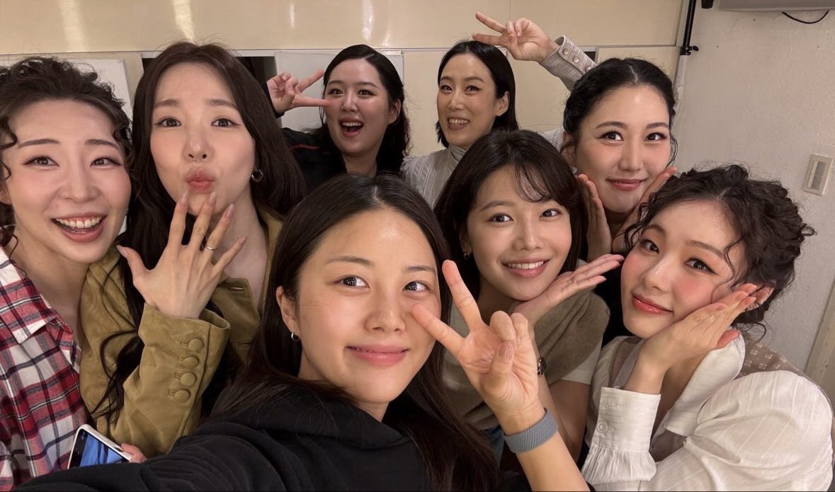nemz_801's tweet photo. Tiffany & Sooyoung watching Musical Red Book
#TiffanyYoung #SooFany https://t.co/Pe8c8cmNI2