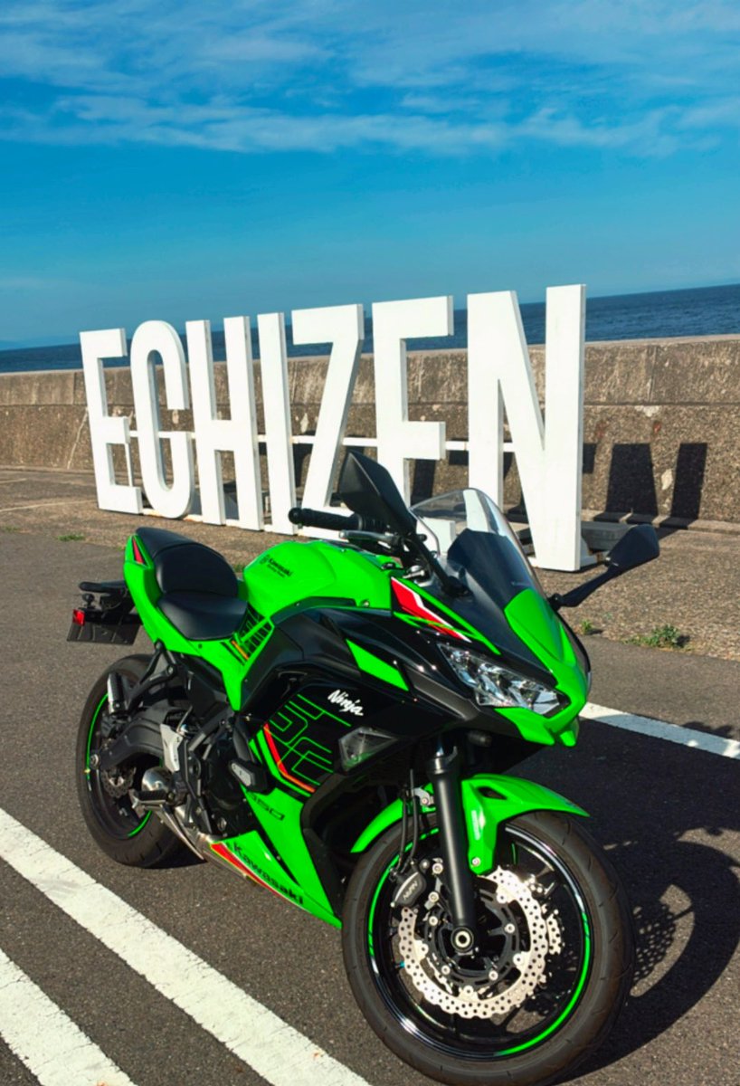 tamiful_ghoul's tweet photo. 色々あったけど、ひと段落したので今日バイク再開。とりあえず、エルパのスタバで作業して終わったけど、今日はバイクいない… https://t.co/ScdiNNJ32L